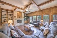 Charming House with Hot Tub Fire Pit  Deck Accommodation Dallas