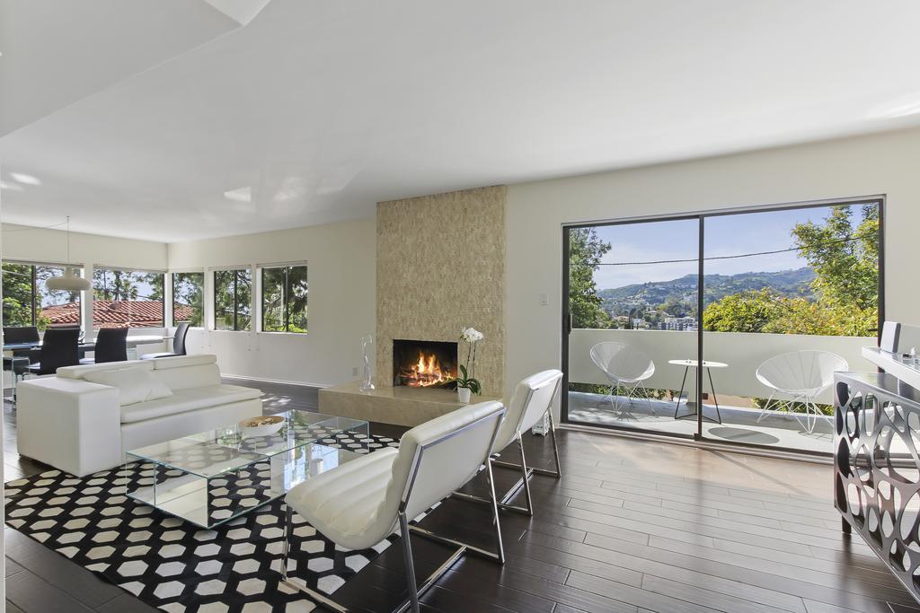 Chic And Sophisticated Modern Hollywood Hills Home - thumb 0