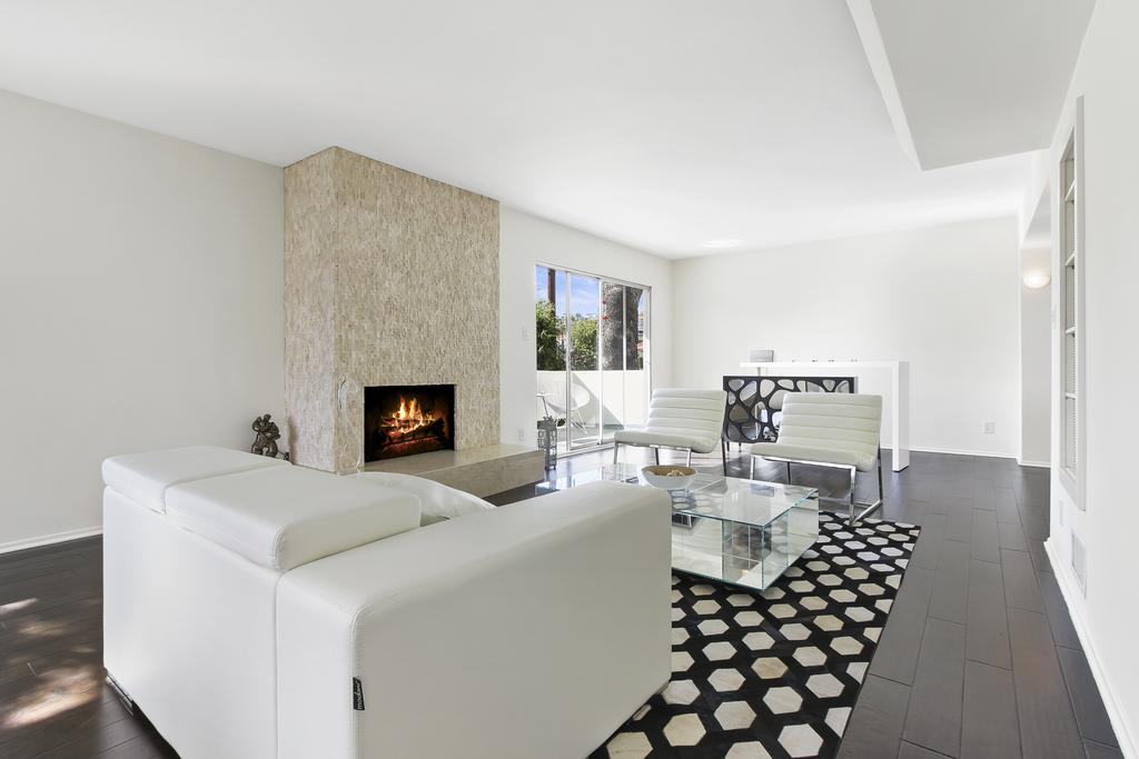 Chic And Sophisticated Modern Hollywood Hills Home - thumb 1