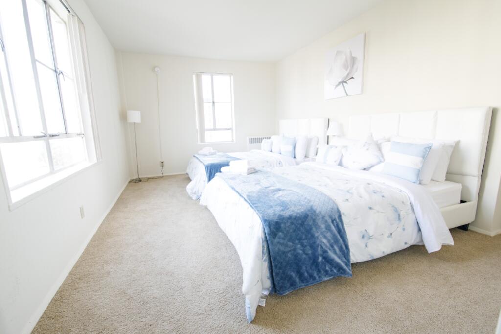 Chill And Relax In West Hollywood - 2BR & 2 BA - thumb 1