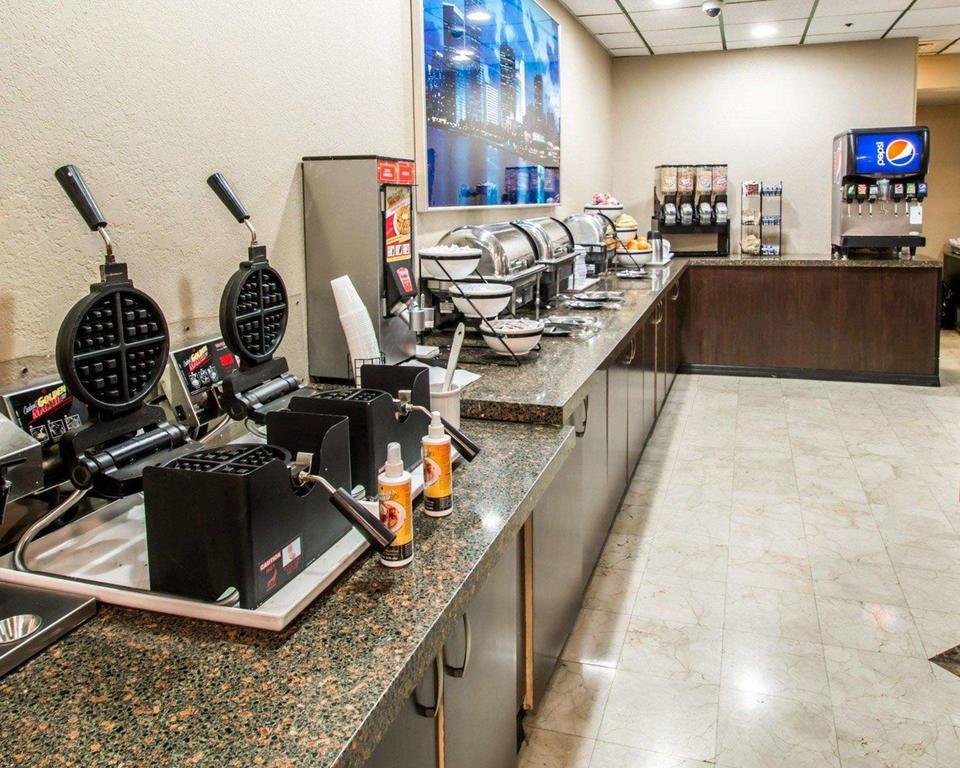 Clarion Inn & Suites Miami International Airport - thumb 2
