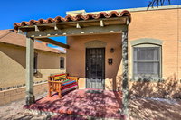 Classic Southwest Casita Walk to U of A Accommodation Dallas