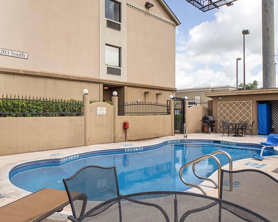 Comfort Inn Near Medical Center - thumb 3