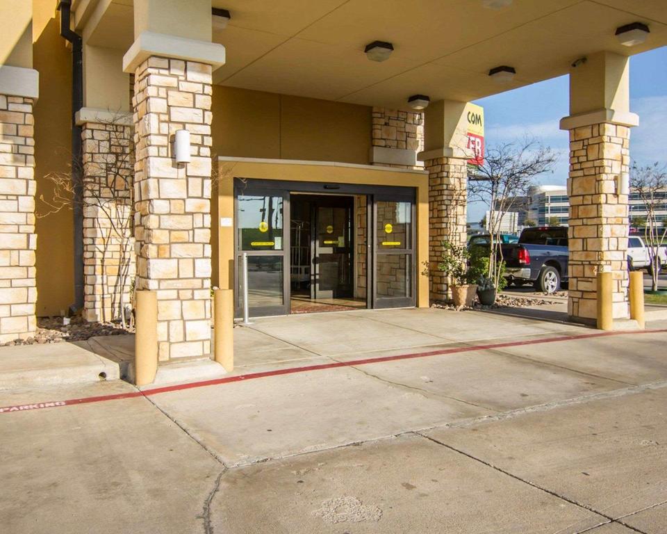 Comfort Suites West Dallas-Cockrell Hill - thumb 1