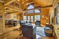 Comfortable Log Home about 4 Miles to Shenandoah River Accommodation Dallas
