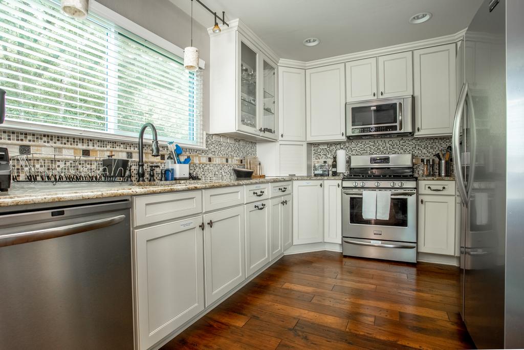 Comfortable, Family And Business Friendly 2BD/2BA House In North Austin - thumb 1