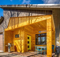 Contempo Cabin 1 Block from Historic Town Center - Accommodation Dallas
