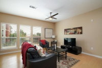 Contemporary and Open 2BR Apt near Downtown Accommodation Dallas