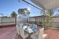 Contemporary Home with Yard - Walk to UArizona Accommodation Dallas