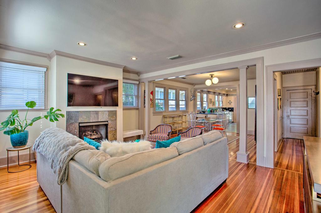 Couples Retreat With Deck Less Than 1 Mi To Lower Greenville! - thumb 3