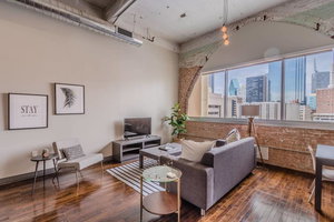 Cozy 1 Bedroom Apartment Overlooking Downtown
