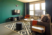 Cozy 1BR Apt with Sun Deck 2137 by WanderJaunt Accommodation Dallas