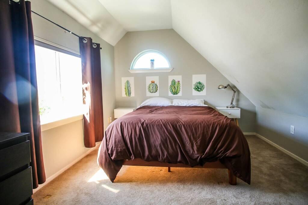 Cozy Loft Near DT - thumb 0