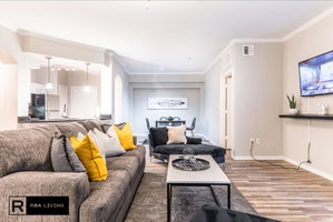 Cozy Modern Uptown Apartment With Attached Garage