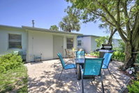 Cozy NSB Abode with BBQ  Fire Pit - Walk to Beach Accommodation Dallas