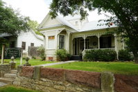 Creek Street Nagel House Accommodation Dallas