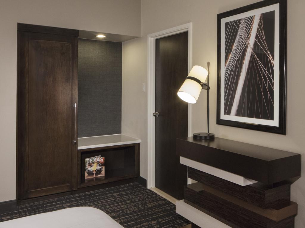 Dallas Marriott Suites Market Center - thumb 2