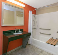 Days Inn  Suites by Wyndham Arlington Near Six Flags - Accommodation Dallas