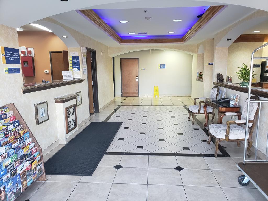Days Inn & Suites By Wyndham Cleburne TX - thumb 2