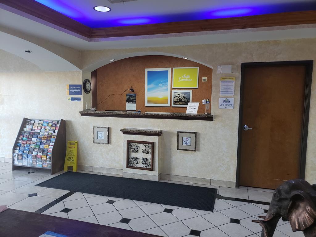 Days Inn & Suites By Wyndham Cleburne TX - thumb 1