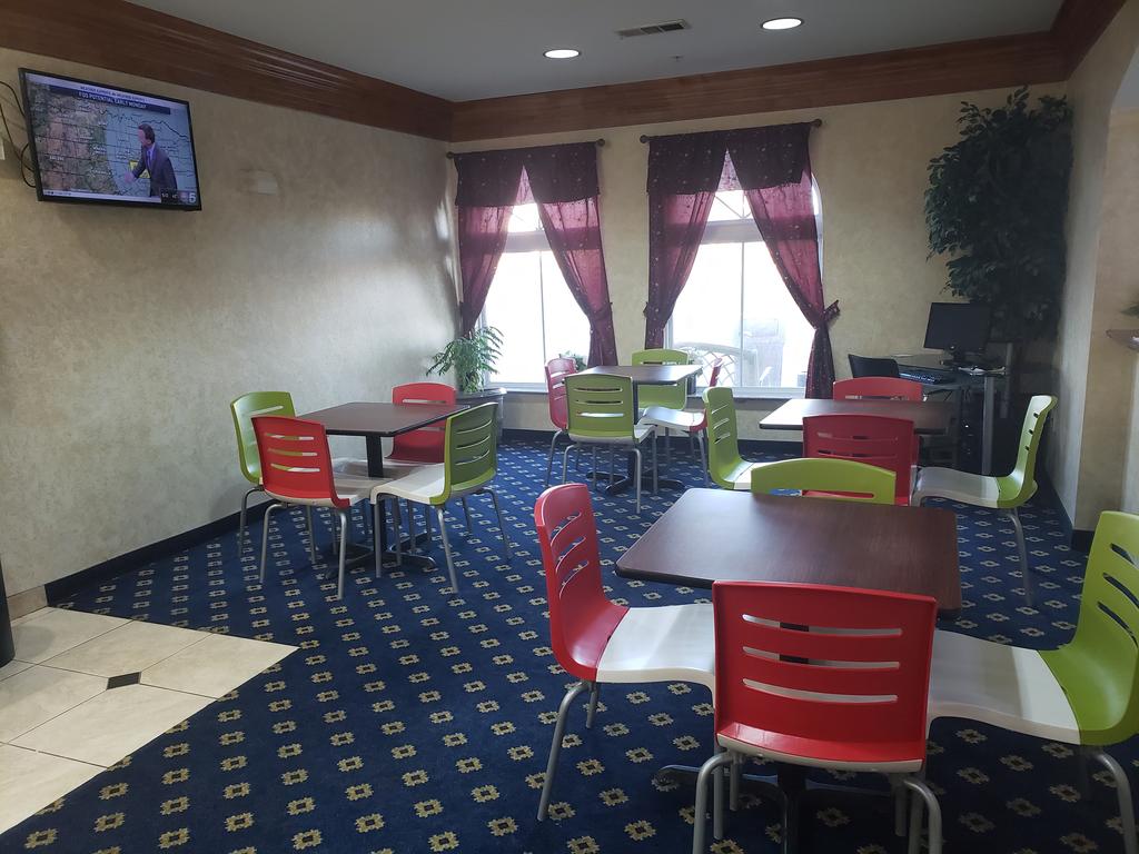 Days Inn & Suites By Wyndham Cleburne TX - thumb 3