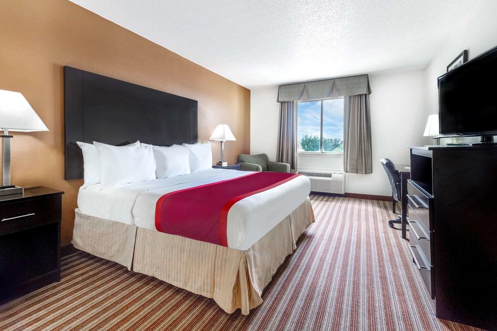 Days Inn & Suites By Wyndham Dallas - thumb 1