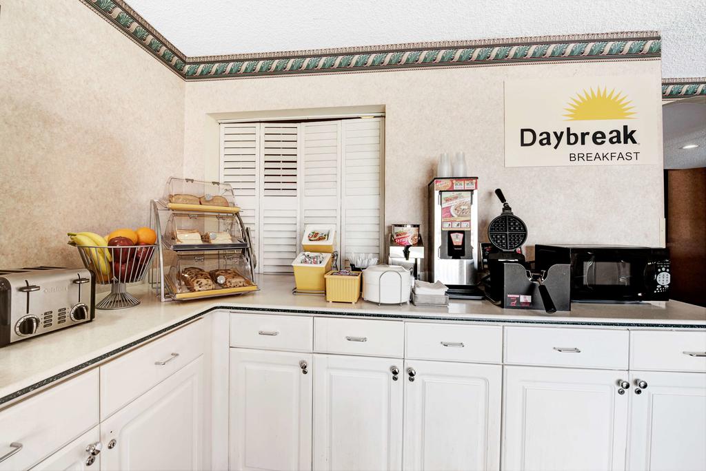 Days Inn By Wyndham Dallas Plano - thumb 3