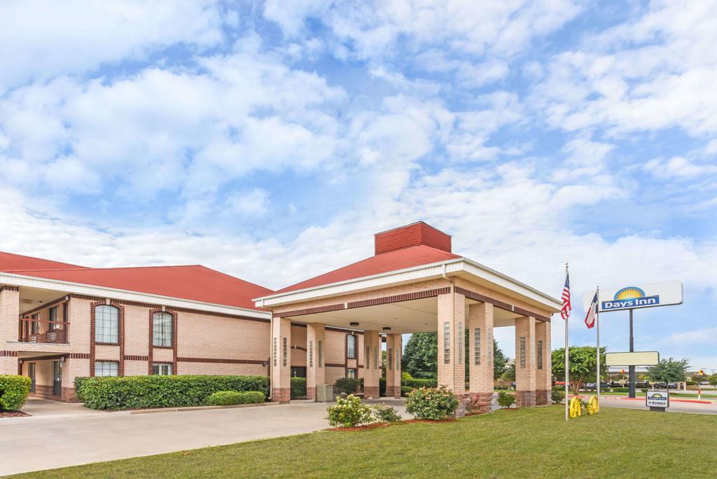 Days Inn By Wyndham Granbury - thumb 0