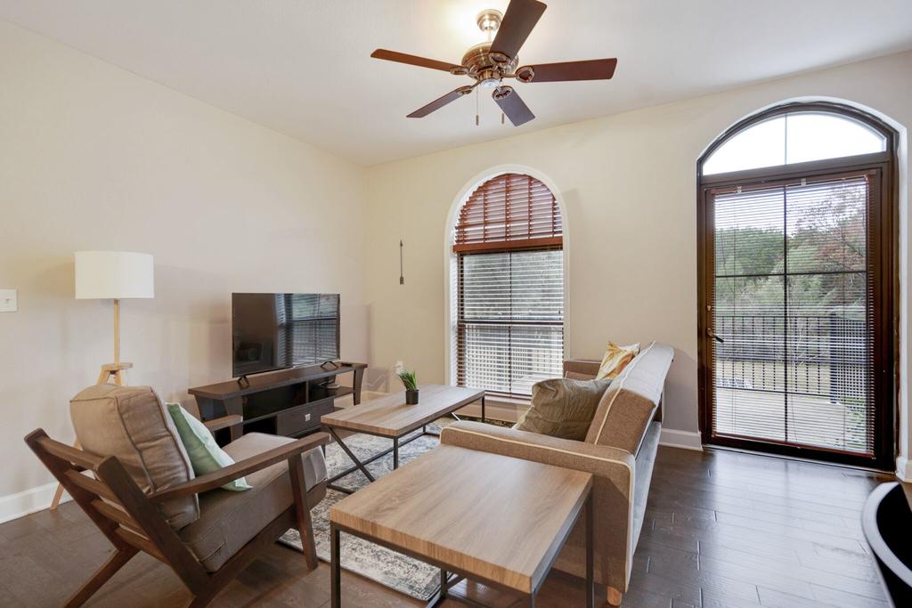 Designer Suite Minutes Away From La Cantera Shops - thumb 3