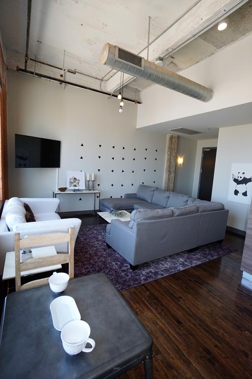 Downtown Lofts With Free Valet & Concierge - thumb 3