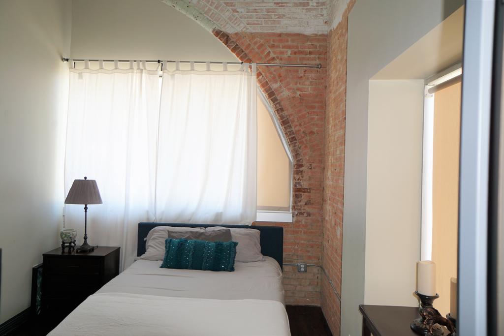 Downtown Lofts With Free Valet & Concierge - thumb 2