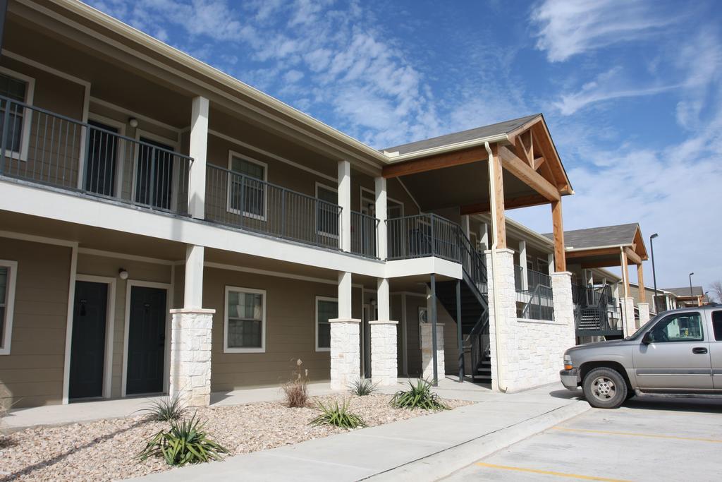 Eagles Den Suites At Kenedy - thumb 0