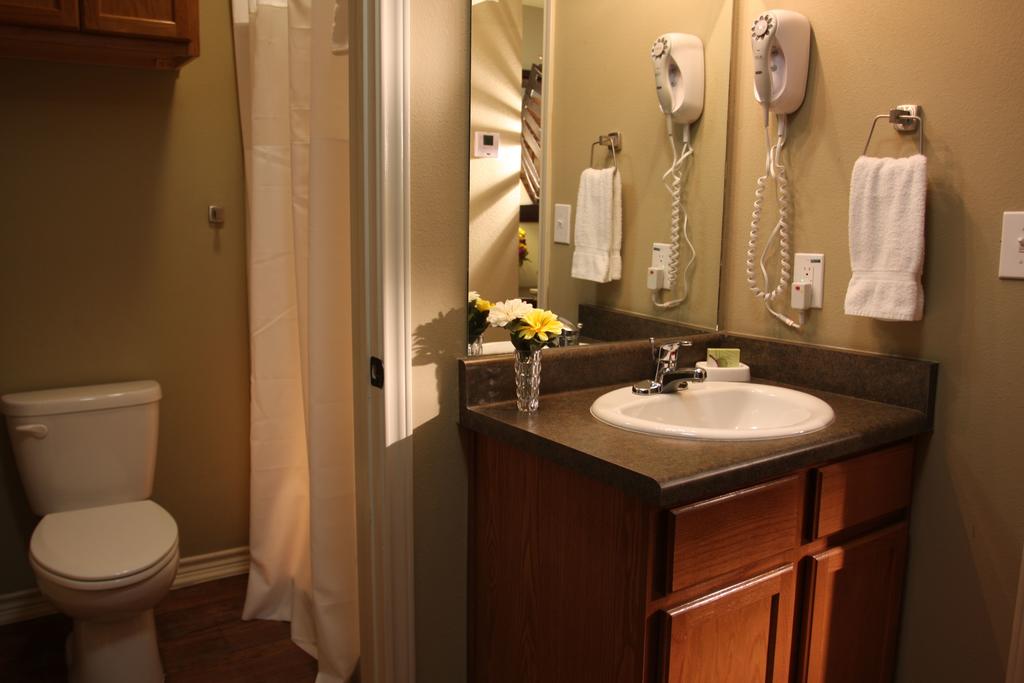 Eagles Den Suites At Kenedy - thumb 1