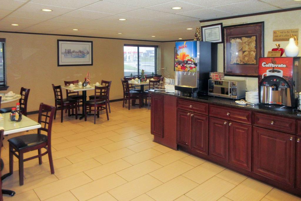 Econo Lodge - thumb 2