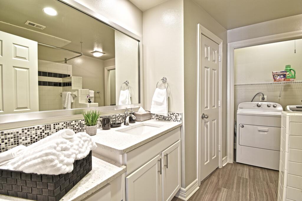 Elegant Stays Corporate Apartment Uptown - Downtown - - thumb 3