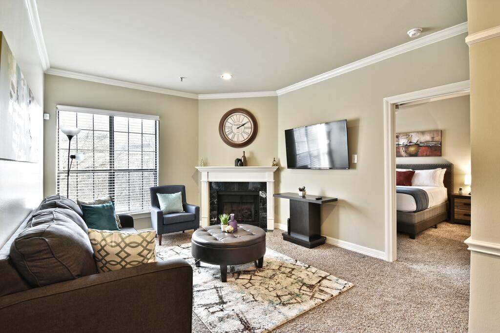 Elegant Stays Corporate Apartment Uptown - Downtown - - thumb 2