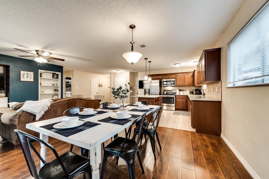 Entertainment District Home - thumb 2