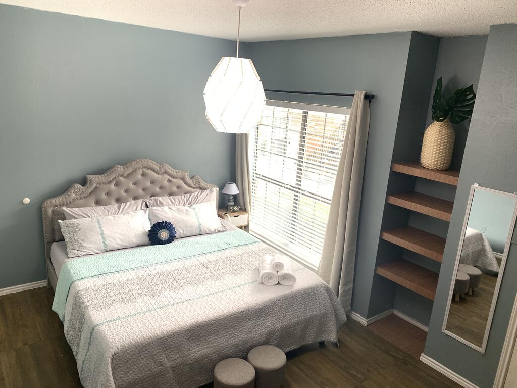 Entire Private Condo Apartment With Covered Parking And 600mps Internet Wifi Speed - thumb 1