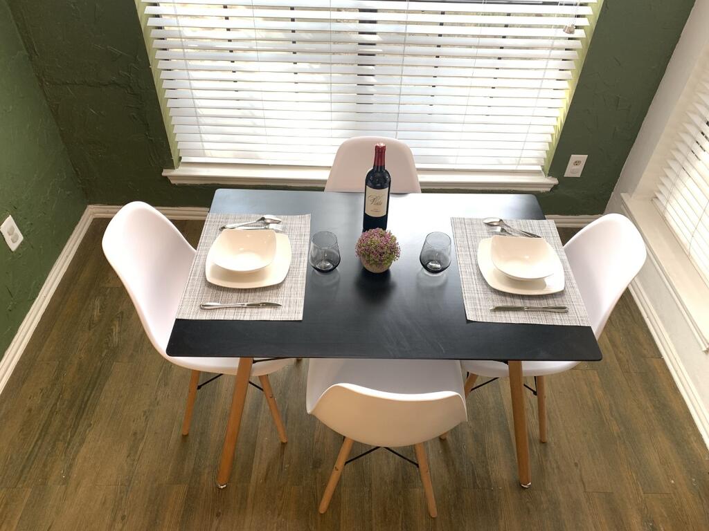 Entire Private Condo Apartment With Covered Parking And 600mps Internet Wifi Speed - thumb 2