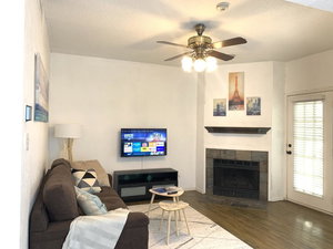 Entire Private Condo Apartment With Covered Parking And 600mps Internet Wifi Speed