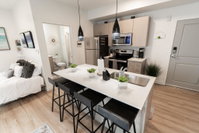 Extended Stays Washer and Dryer in Unit Hot Tub Gym Heart of Downtown Accommodation Dallas