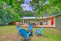 Family Home with Patio Less Than 2 Mi to Wineries  Main St Accommodation Dallas