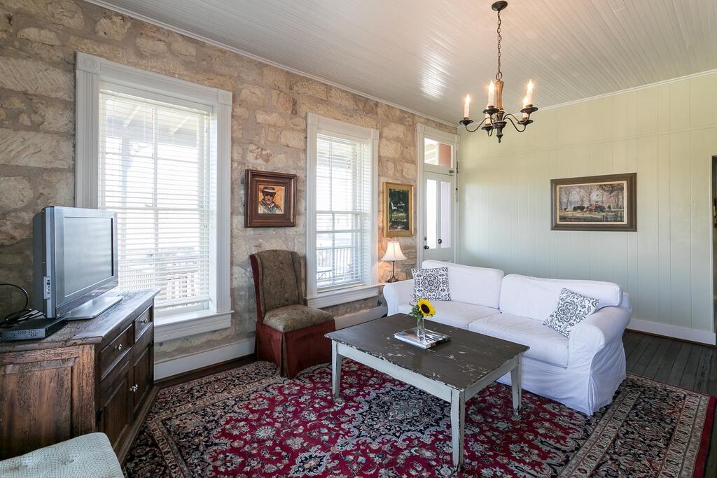 Fountain Suite - On Main St - Pet-friendly - thumb 2