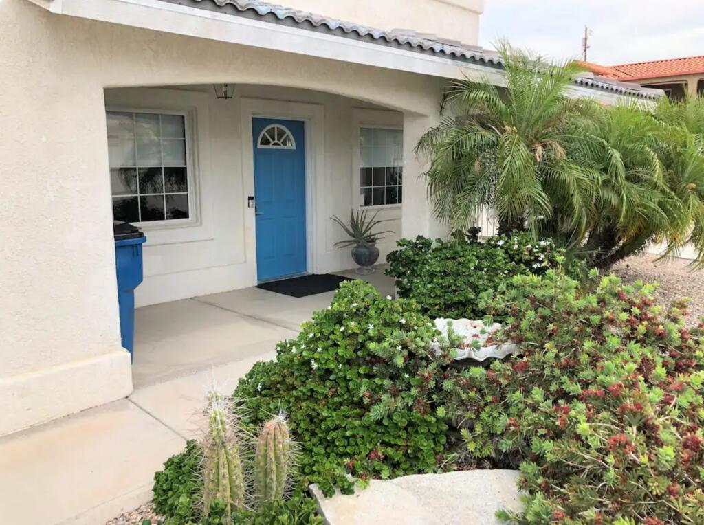 Freshly Updated 2bed 2bath With Garage & RV Parking - thumb 3