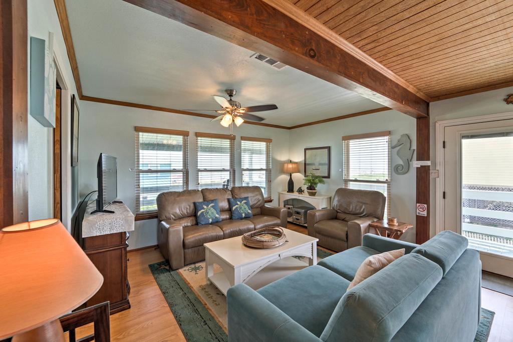 Galveston Bungalow With Pool Access, Steps To Beach! - thumb 0