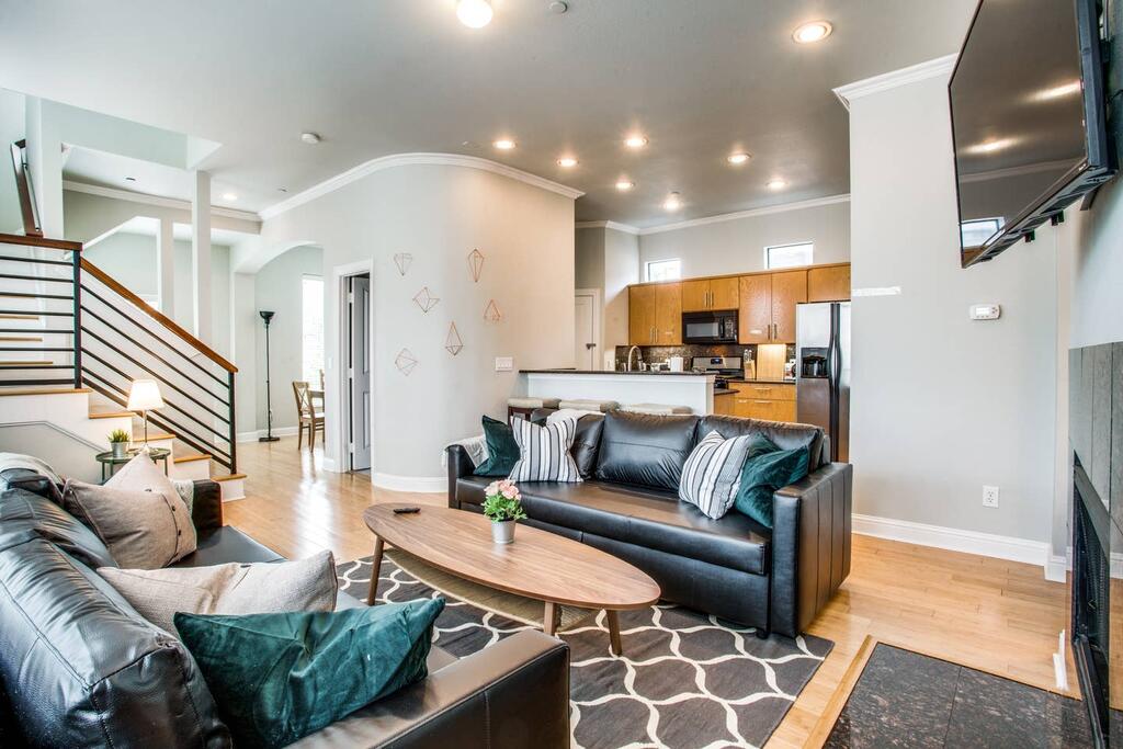 Grand Oak Lawn Town Home