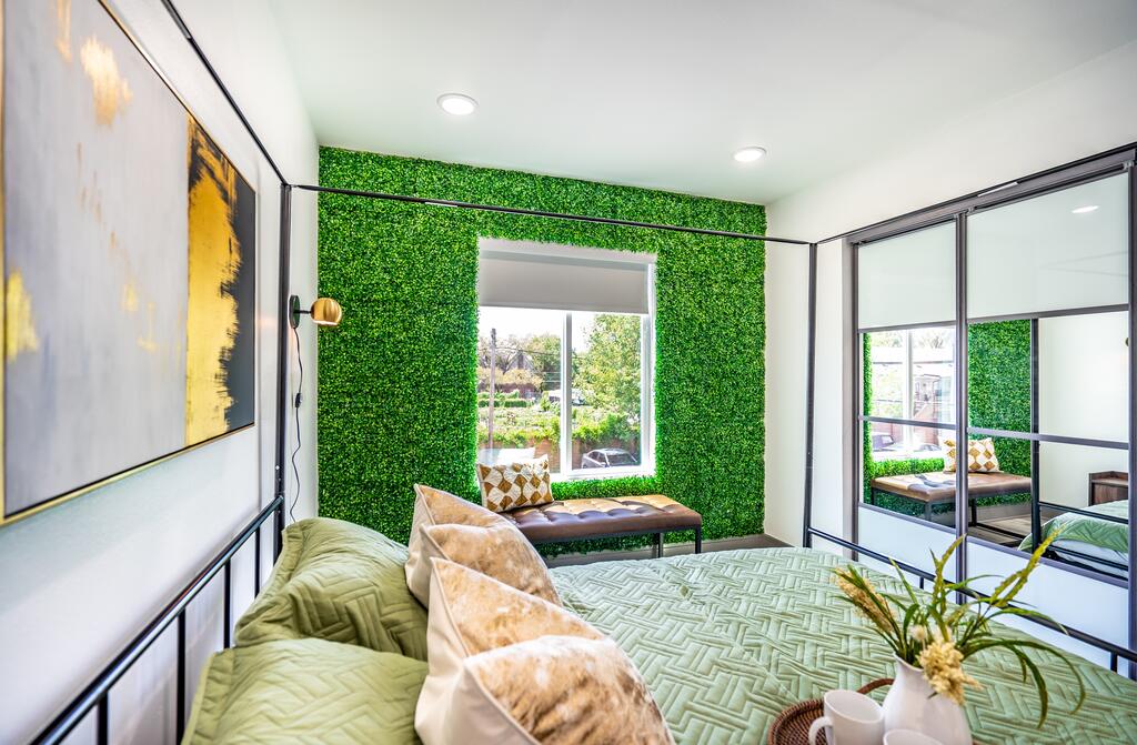 GREEN DREAM Beautiful Modern Condo In A Gated Complex With A Rain Shower And Blazing Internet - thumb 2