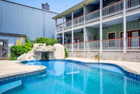 GRUENE GETAWAY condo Accommodation Dallas