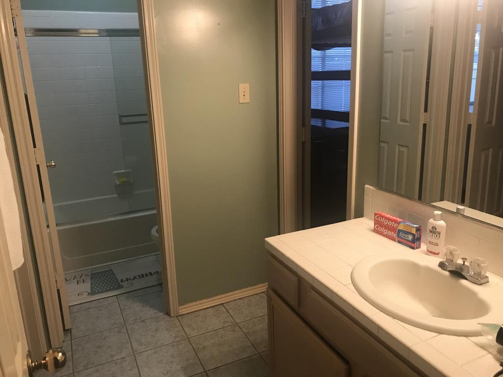 Guest Room In N Dallas - thumb 2