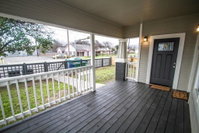 Hackberry St A Renovated 2BR/2BA Near Downtown Accommodation Dallas